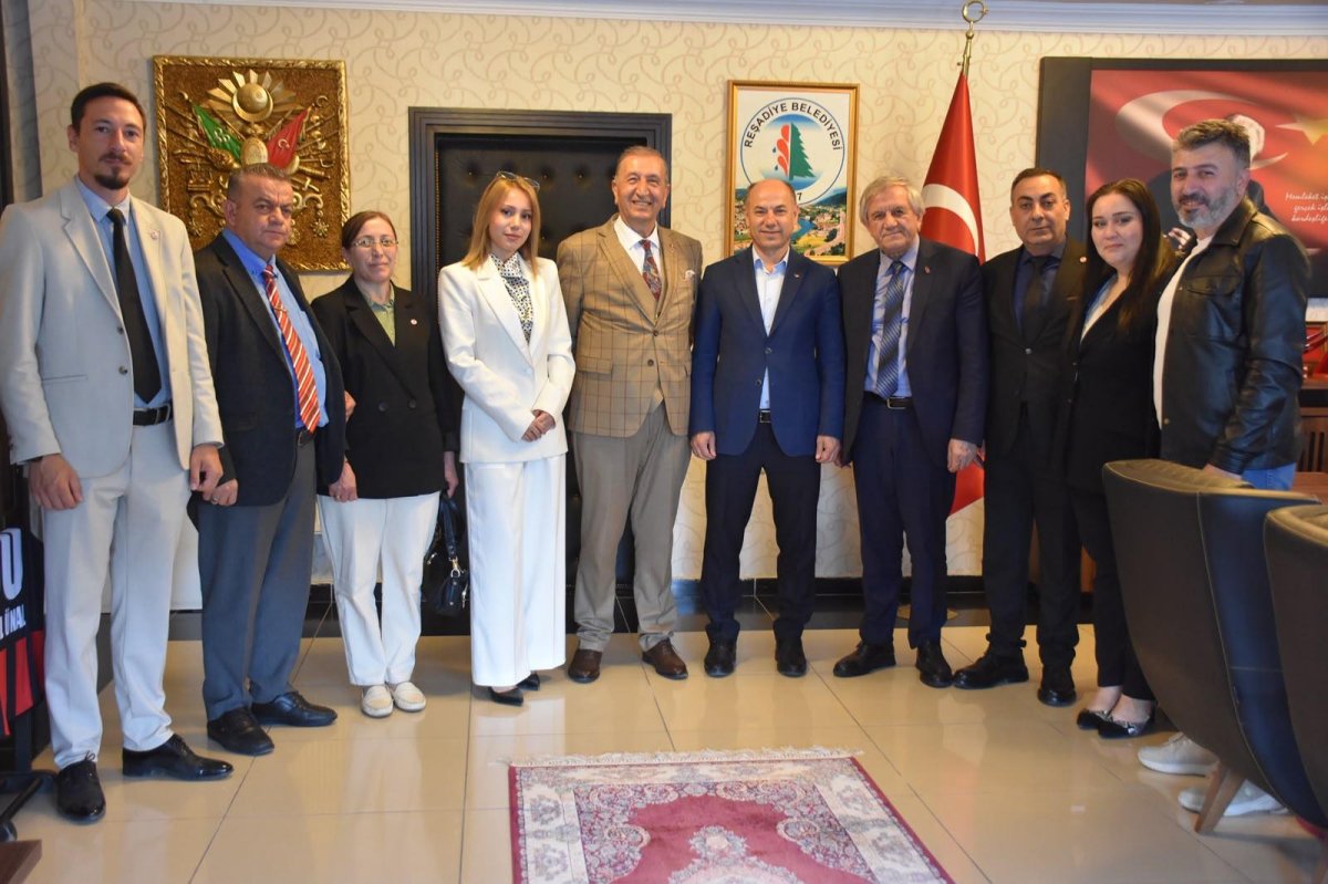 ANADOLU YOLLARINA DÜŞEN ANADOLU PARTİSİ GENEL BAŞKANI BEDRİ YAYÇIN VE BERABERİNDEKİ HEYET BÜYÜK SEVGİ GÖSTERİLERİ İLE KRŞILAŞIYOR.