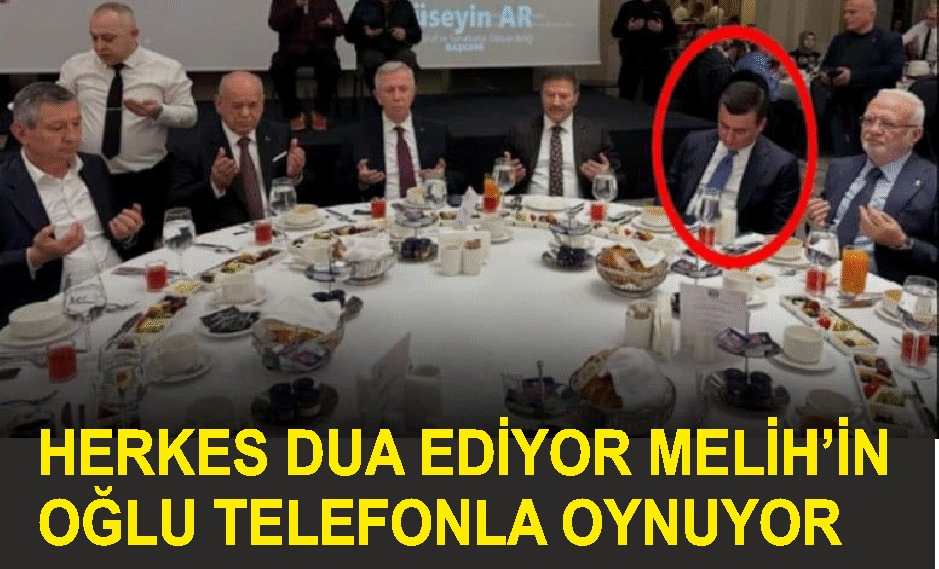 HERKES DUA EDERKEN MELİH'İN OĞLU TELEFONLA OYNADI