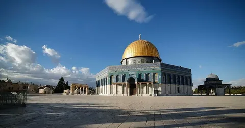 Ey… Müslümanlar en kutsal mekanlarımızın biri olan Mescidi Aksa bile işgal edilmişken siz ne güne duruyorsunuz, siz nasıl Müslümansınız Allah aşkınıza.