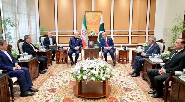 TRUMP YİNE KIVIRMAYA BAŞLADI… Dünyanın gözü Pakistan'da! Kritik görüşme sürerken Trump'tan İran'a rest…