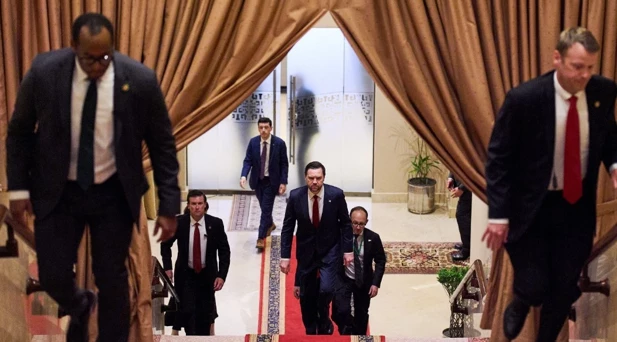 GÖRÜŞMELERDE İRAN BEKLENİLENDEN DAHA FAZLA KARARLI ÇIKTI VE ABD TEMSİLCİSİNE REST ÇEKTİ
