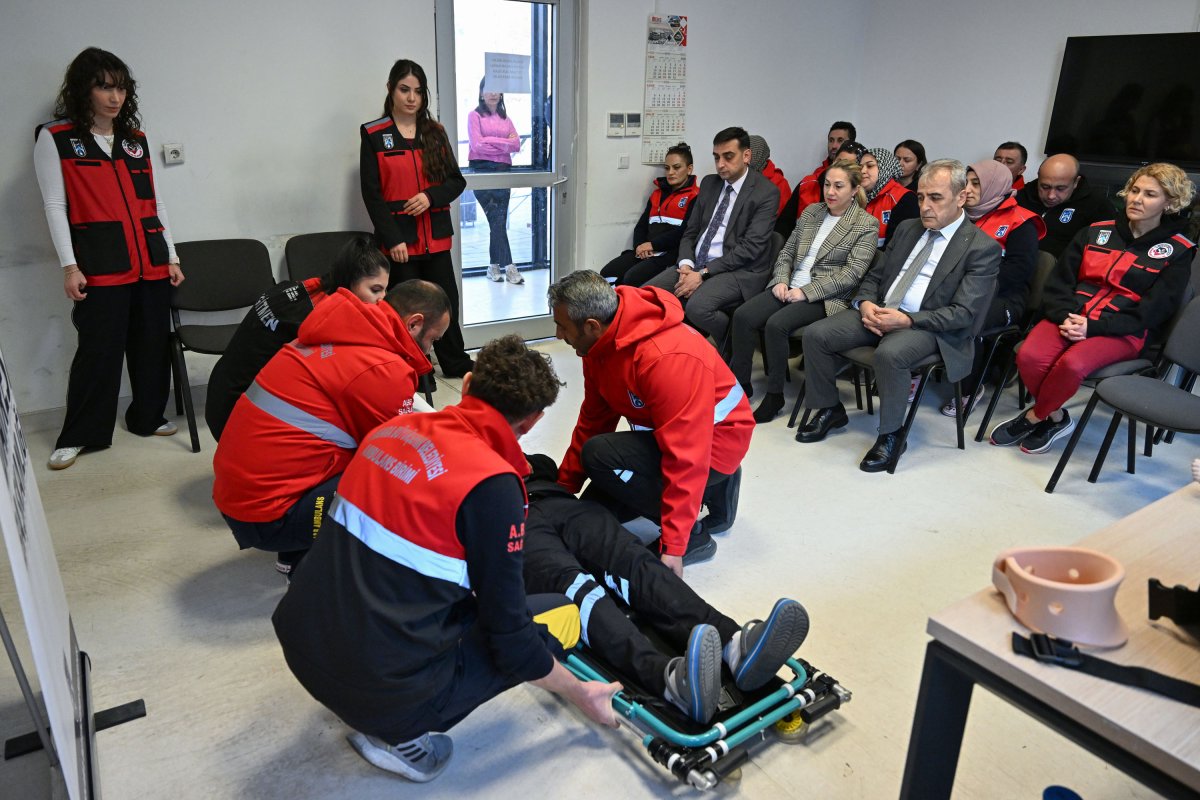 BU ANKARA BÜYÜK ŞEHİR BELEDİYESİ DE FAZLA OLUYOR  (!)