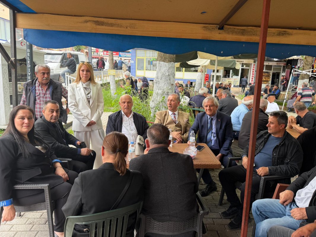 ANADOLU YOLLARINA DÜŞEN ANADOLU PARTİSİ GENEL BAŞKANI BEDRİ YAYÇIN VE BERABERİNDEKİ HEYET BÜYÜK SEVGİ GÖSTERİLERİ İLE KRŞILAŞIYOR.