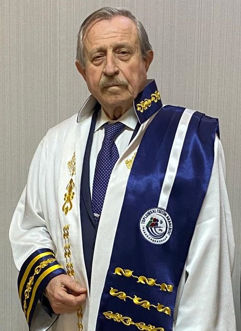 ANKARA MECLİSİ ANADOLU BİRLİĞİ’NİN  DÜZENLEDİĞİ ANLAMLI TOPLANTI     Genel Başkanlığını Gazeteci-Yazar-Araştırmacı Mehmet AKYOL’un yaptığı “Ankara Meclisi Anadolu Birliği” 14 Haziran 2026 Günü Ulus Şehir Çarşısı Salonun da Toplantı Düzenlendi     Bu toplantıya Türk toplumunun tanıdığı, bildiği ve önem verdiği eski bakan, milletvekili, parti başkanı, sivil toplum kuruluşlarının başkan ve temsilcileri, bürokratlar, akademisyenler ve kalabalık bir dinleyici topluluğu katıldı.  Toplantıyı Anadolu Bi