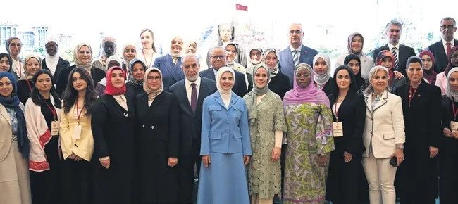 GURUR TABLOSU: KADINIMIZIN BİLGİ VE KÜLTÜR ORANI HER GÜN BİRAZ DAHA ARTIYOR