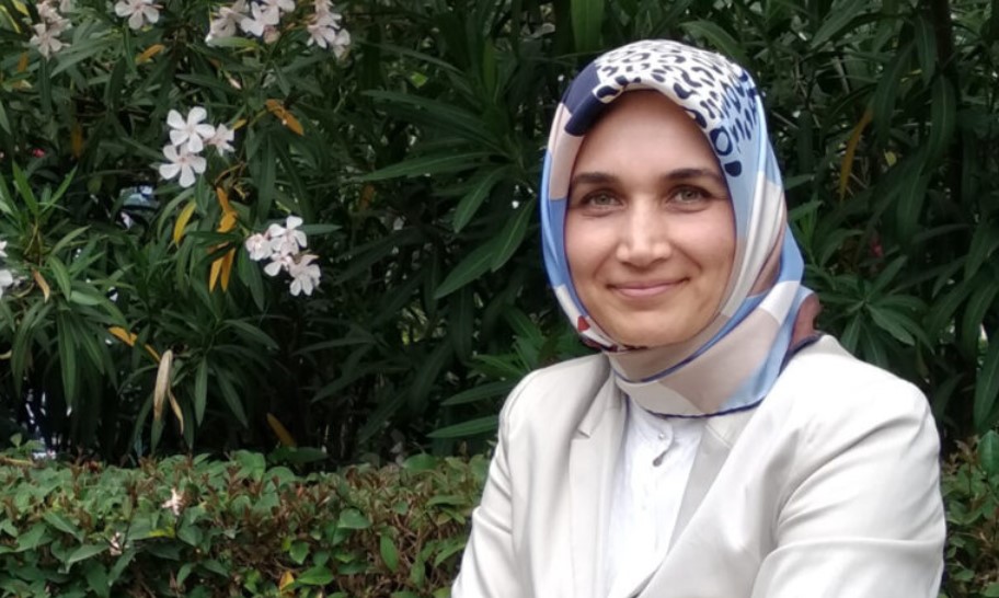 BİR TÜRK KADINININ HAKK İÇİN HALKA HİZMET YOLCULUĞU