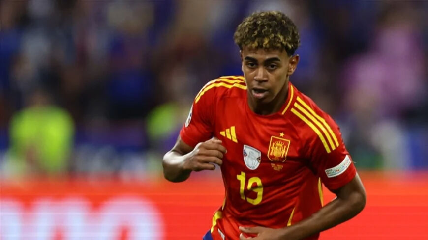 Dünyaca ünlü Müslüman futbolcu Lemina’nın Secde etmesini içlerine sindiremediler