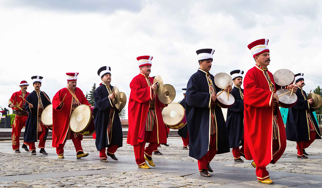 Kültür ve tarihin özellik ve güzelliklerini kalbine nakşetmiş olanların mutlaka okuması gereken bir yazı örneği