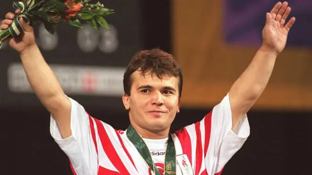 Tarihte bugün: Naim Süleymanoğlu üst üste ikinci kez Olimpiyat şampiyonu oldu