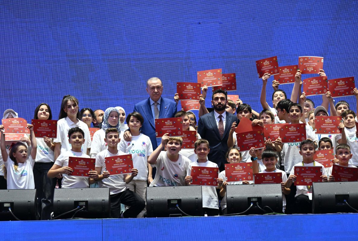 Erdoğan Bu ülkenin gençlerini ruh köklerinden, inanç değerlerinden koparamazlar.