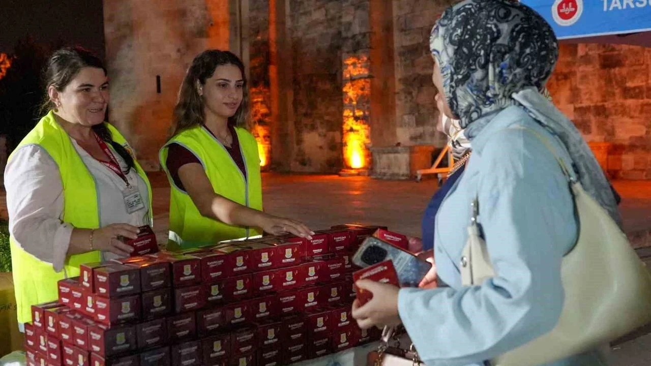 Peygamber Efendimizin dünyaya gelişini kutlama çerçevesinde tüm Müslümanlar çeşitli etkinlikler düzenledi.