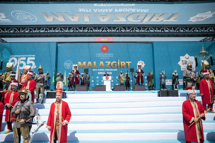 Cumhurbaşkanı Erdoğan, Malazgirt Meydan Muharebesi Tarihi Milli Parkı alanında konuştu: