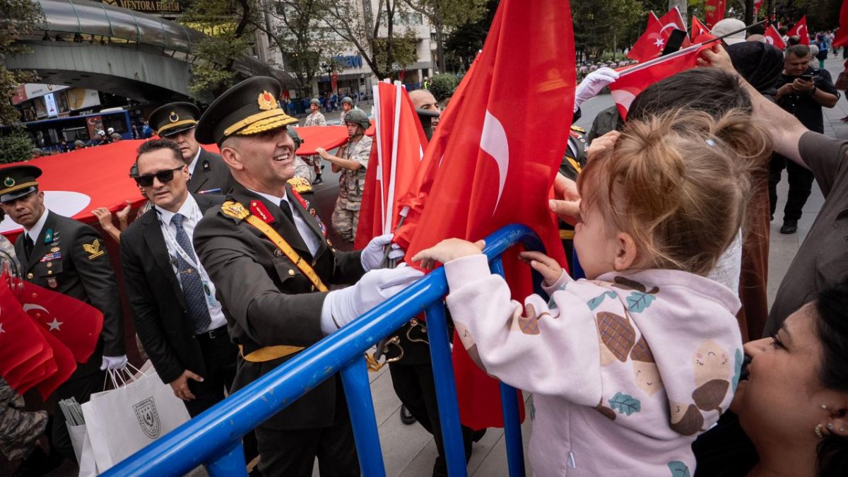 Ankara'da Zafer Bayramı için görkemli resmigeçit