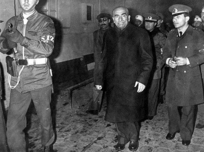 Bütün darbeciler şerefsizdir.