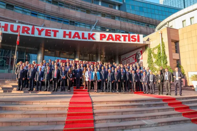 CHP'li il başkanları CHP  sahipsiz değil mesajı yayınladılar.