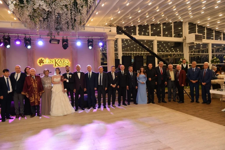 İş adamı ve gönül dostu Murat Kubat'ın oğlunun düğünü tam anlamı ile krallara layıktı.