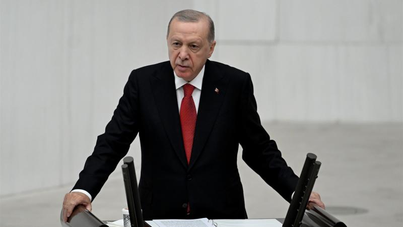 Yeni Partililer TBMM salonunu terk edince Erdoğan durakladı, Bahçeli üzeldü.
