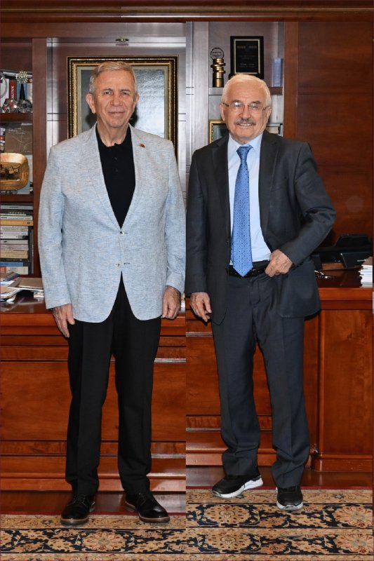Ankara Büyükşehir Belediye Başkanı Sayın Yavaş ' ın tek çıkar yolu şimdilik sessiz ve tarafsız kalmasıdır.