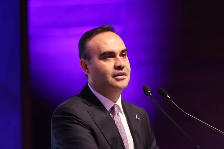 Bakan Kacır duyurdu! Türkiye bilim olimpiyatlarında tarih yazdı!