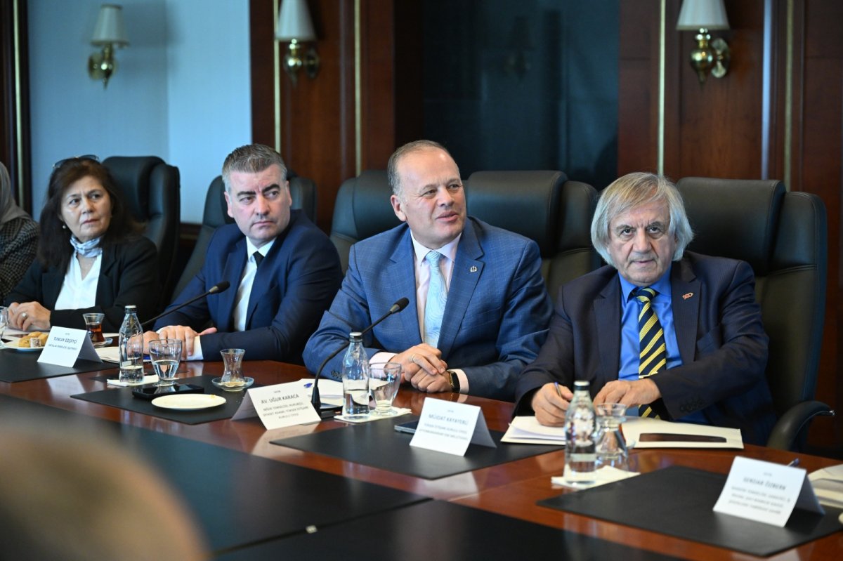 Ankara Meclisi Anadolu Birliği Antalya Temsilcisi Tuncay Özçiftçi Mansur Başkana atfen "  Türkiye seni çok  seviyor " dedi.