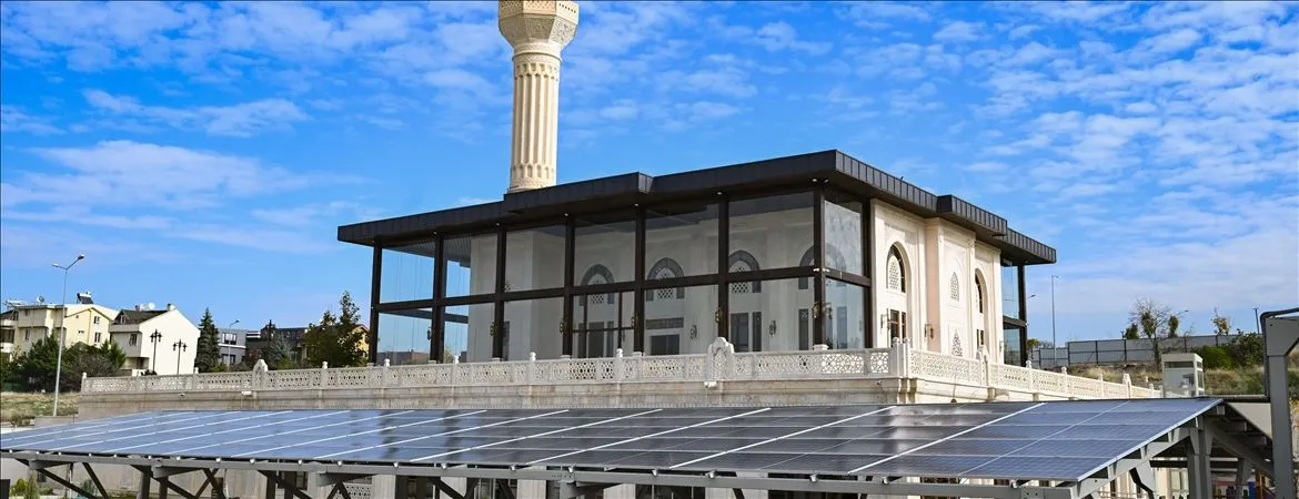 Ankara'da her şey güzeldir: Cami güneş enerjisi ile ısıtılması için imam tekniği ön palana çıkardı.