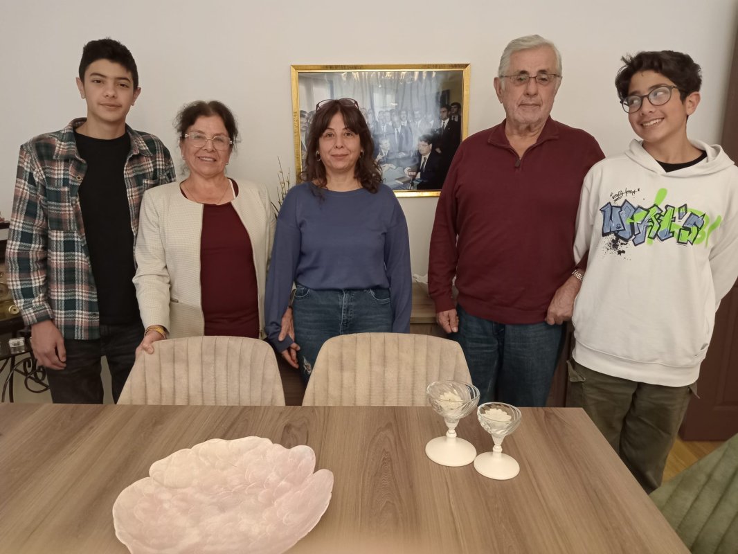 Bugün benim en mutlu günüm, Sevgililerin en sevgili kardeşim, Tuna 'nın gelmesi ben çok mutlu etti